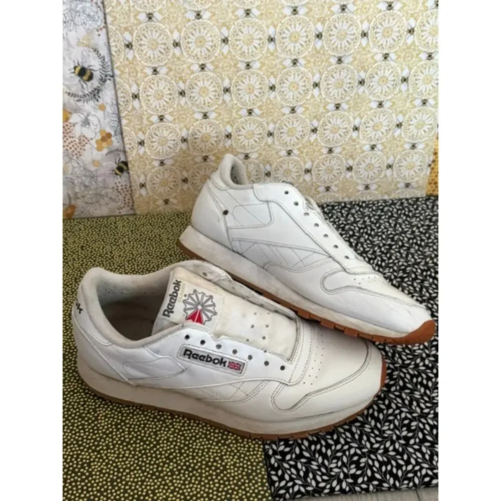 WHITE REEBOK SIZE  8